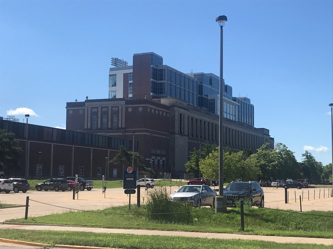 Memorial Stadium-尚贝恩必去景点