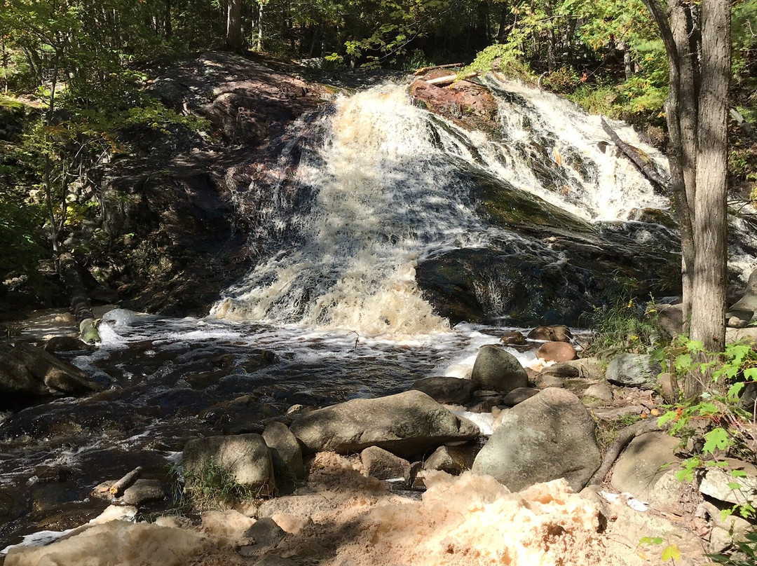 Duchesnay Falls Trails景点图片