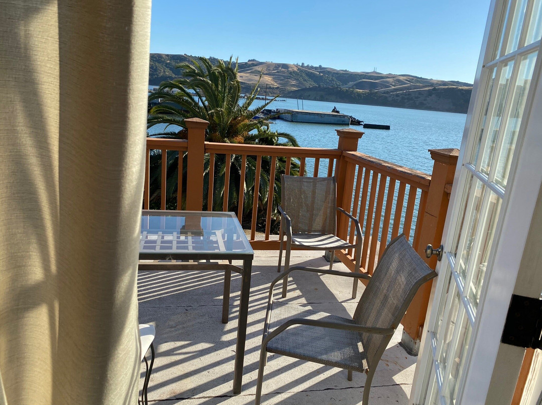 Shorelight Inn主图