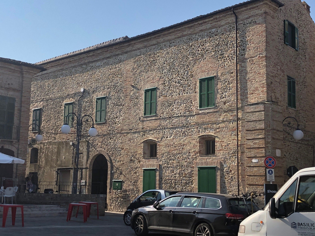 Palazzo Del Governatore Degli Acquaviva景点图片