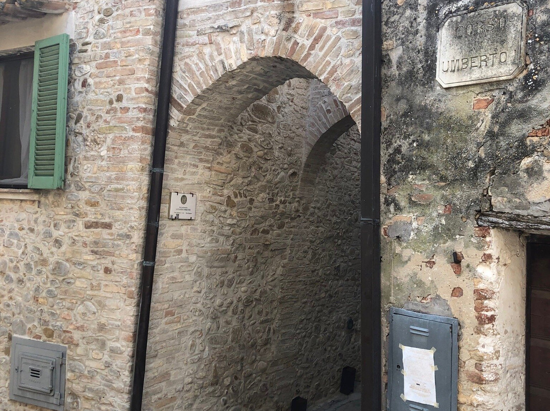 Arco Del Duecento景点图片
