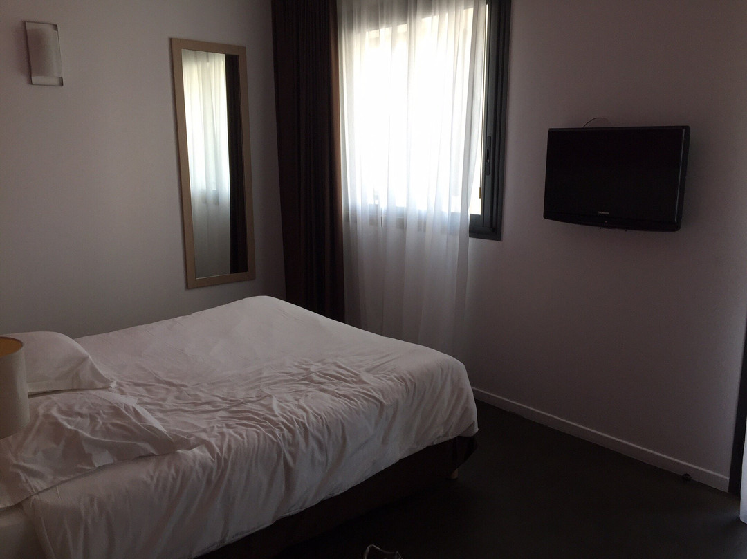 艾萨帝都酒店主图