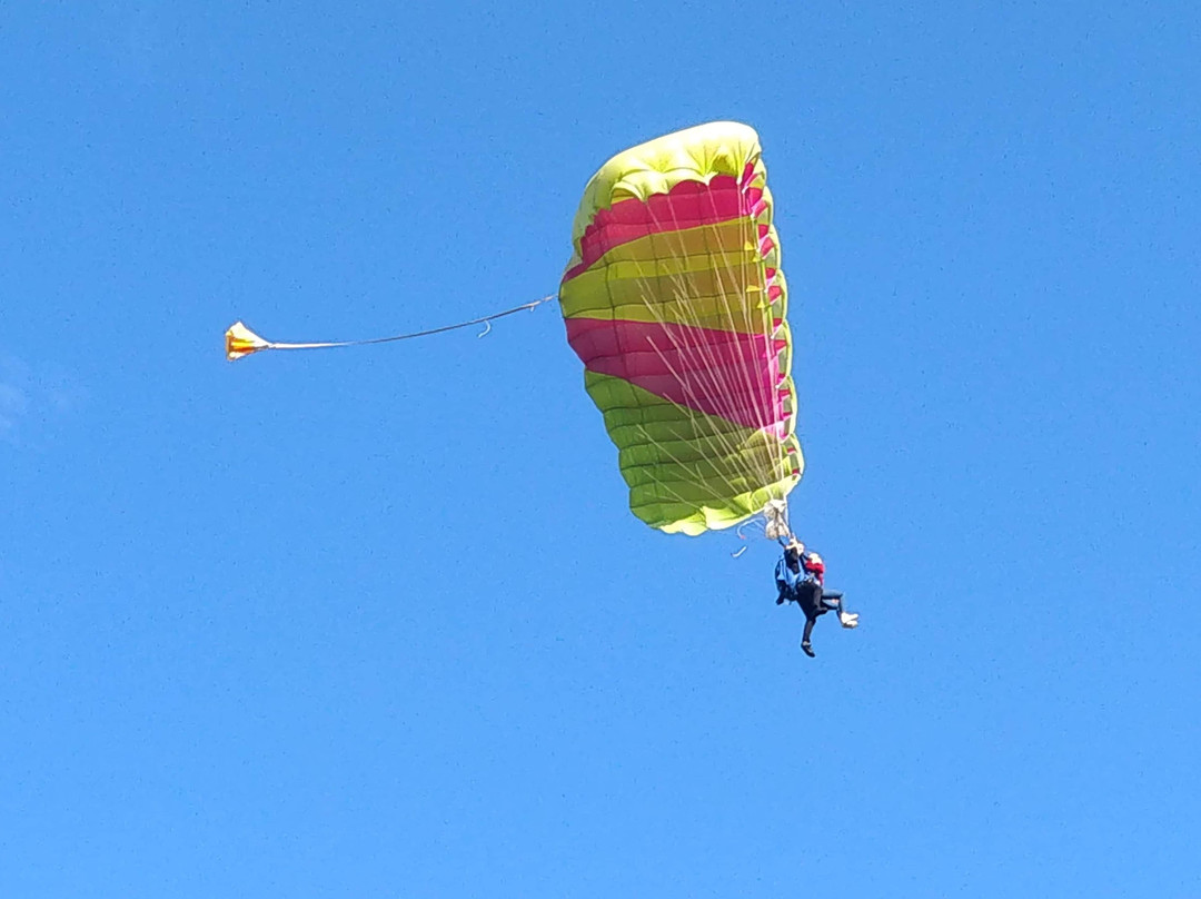 Saut en Parachute Merville景点图片