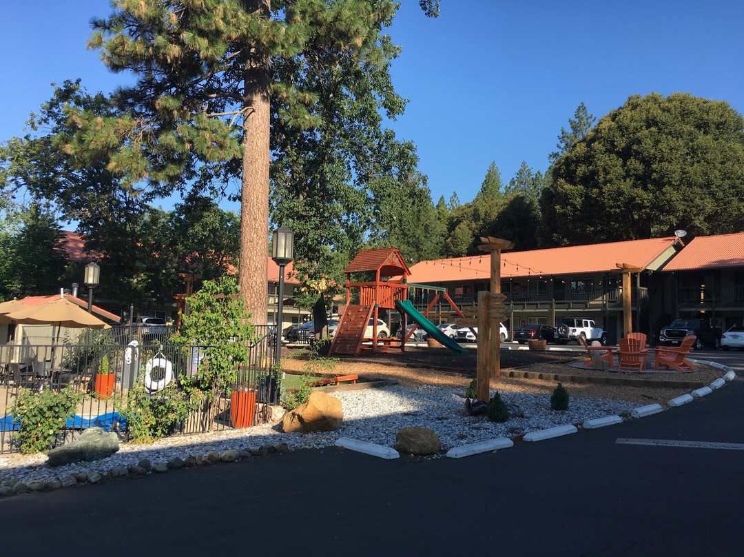 约塞米蒂西门旅馆主图