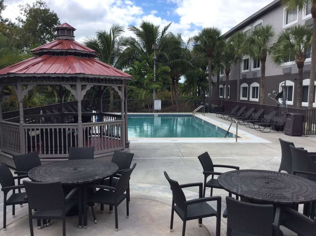 Days Inn & Suites by Wyndham Bonita Springs North Naples主图