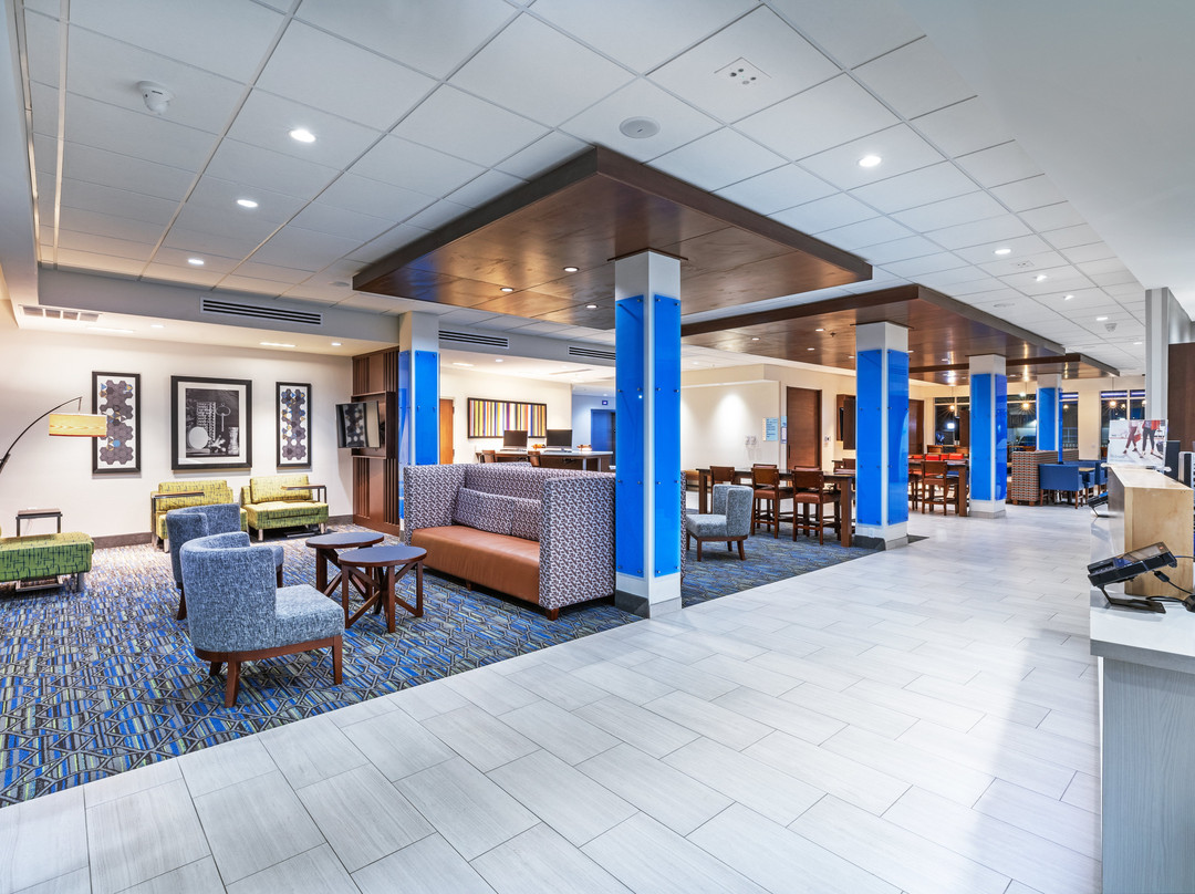 Holiday Inn Express & Suites Parsons By IHG主图