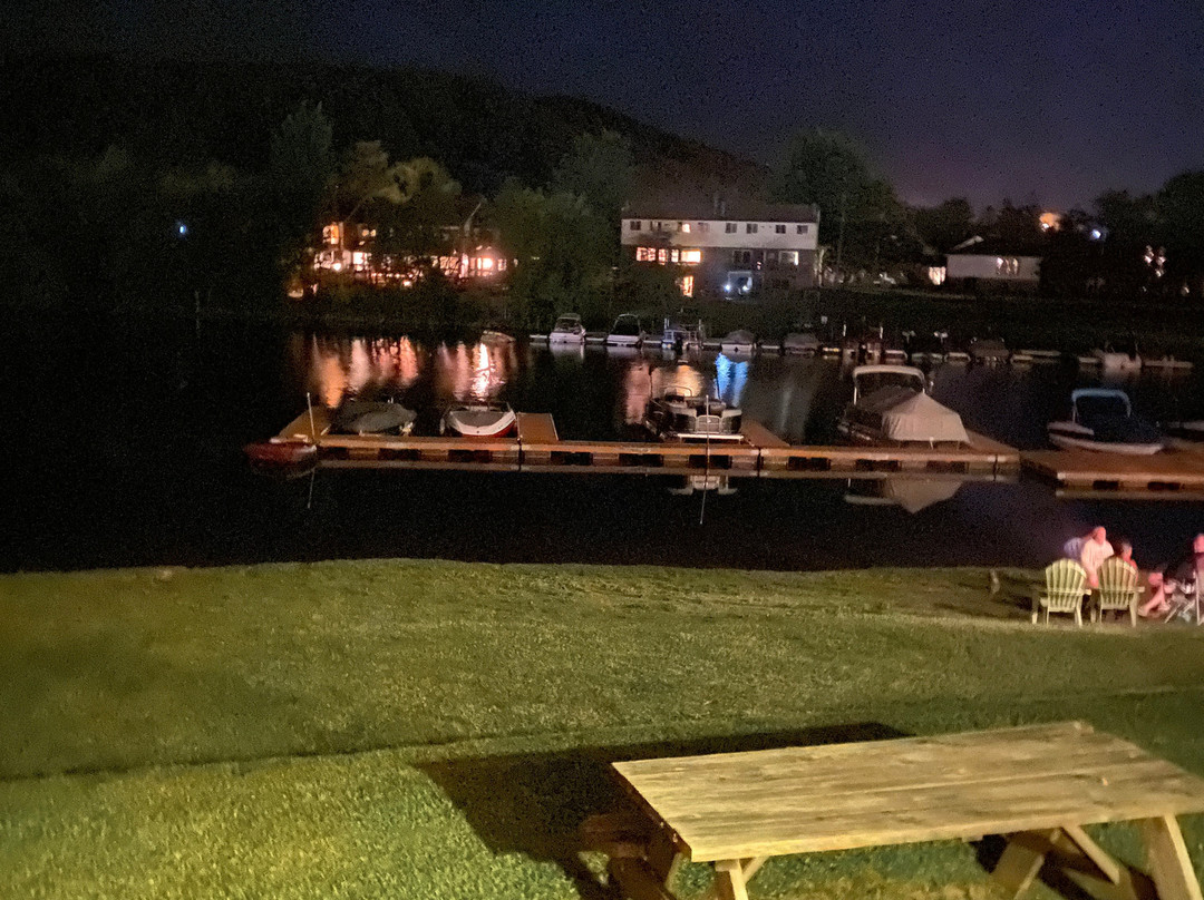 LakeFront Lodge主图