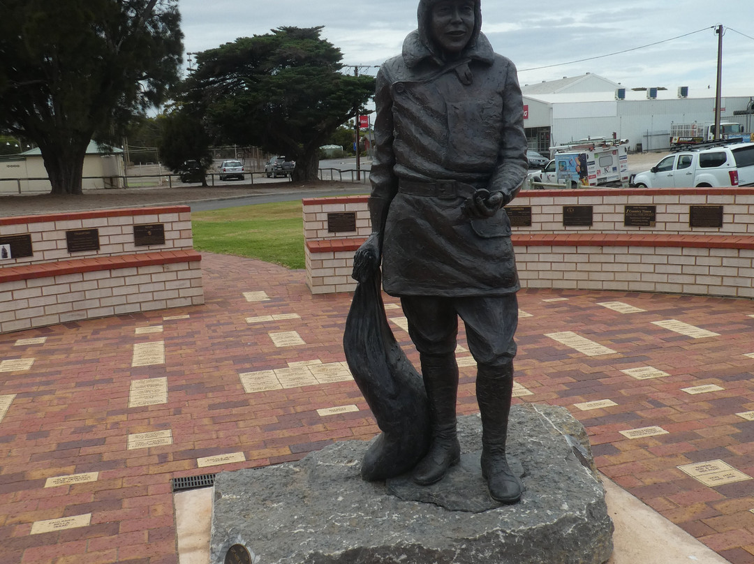 Captain Harry Butler Memorial景点图片