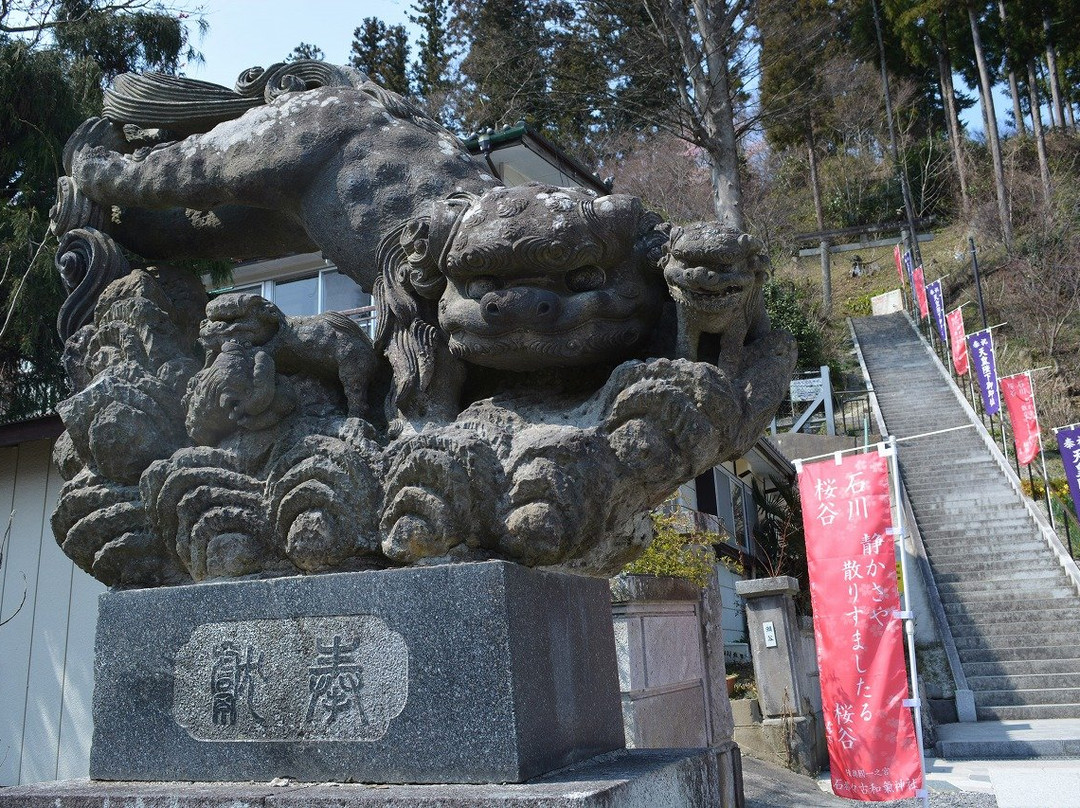 Iwatsutsukowake Shrine景点图片