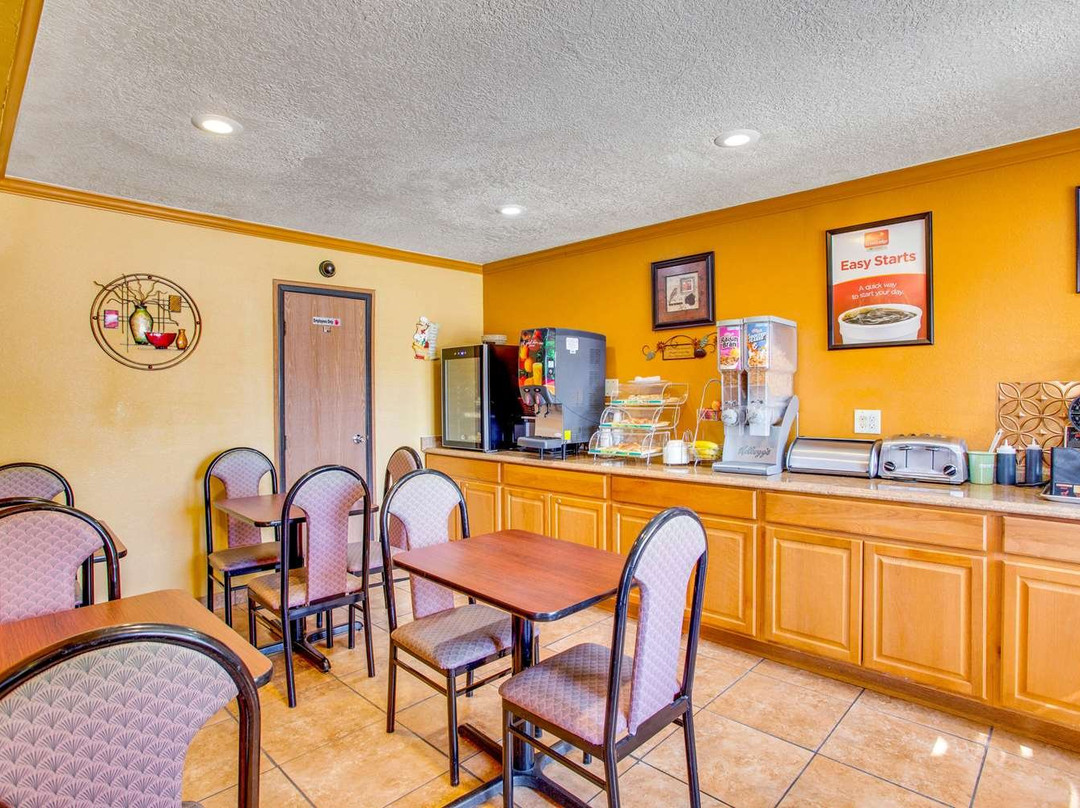 Econo Lodge Inn & Suites Albuquerque East I-40 Eubank Exit主图