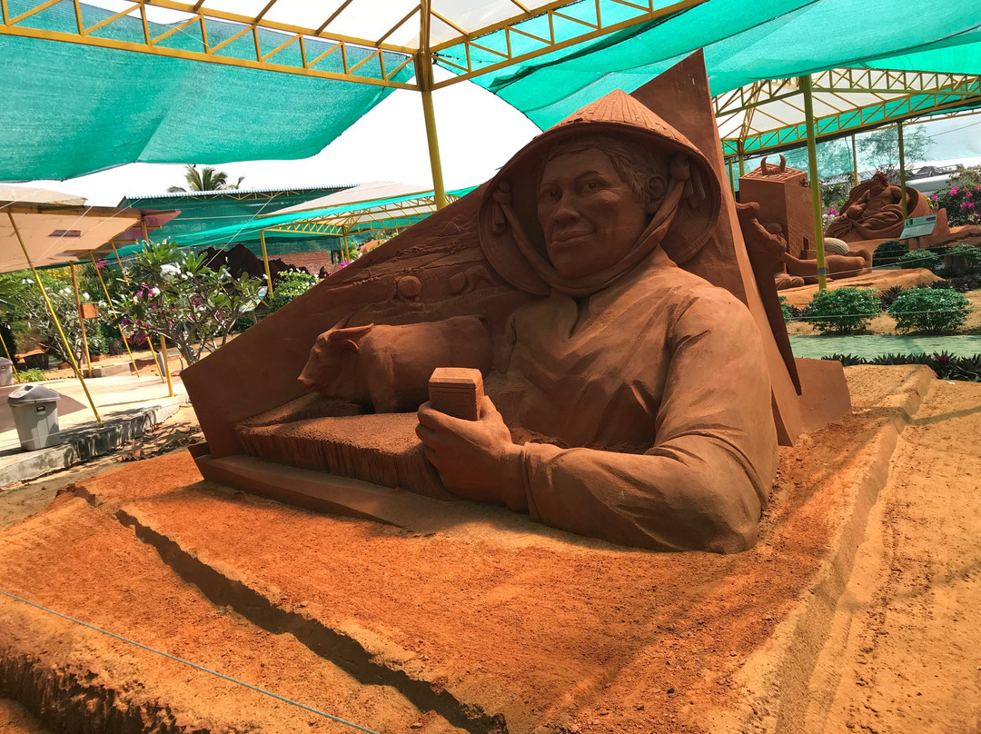 Forgotten Land Sand Sculpture Park景点图片