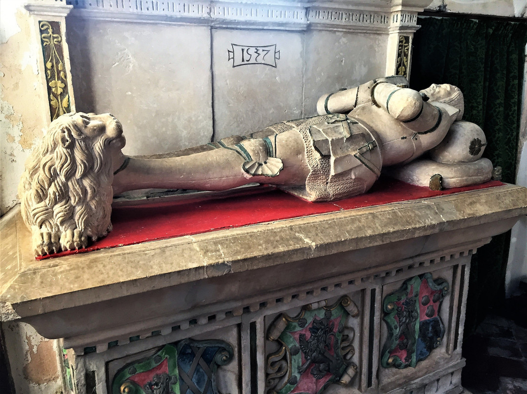 Grave of Sir Goddared Oxenbridge景点图片