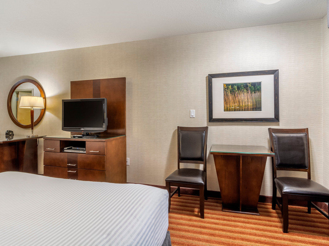 Devonian Hotel and Suites主图