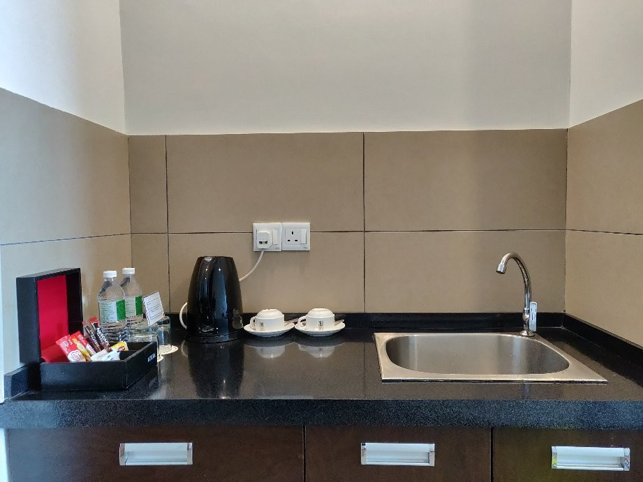 Symphony Suites Hotel主图