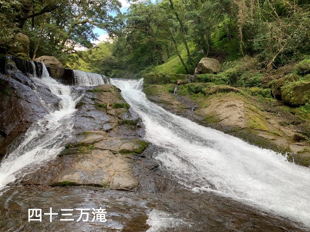 Yonjusanman Falls景点图片