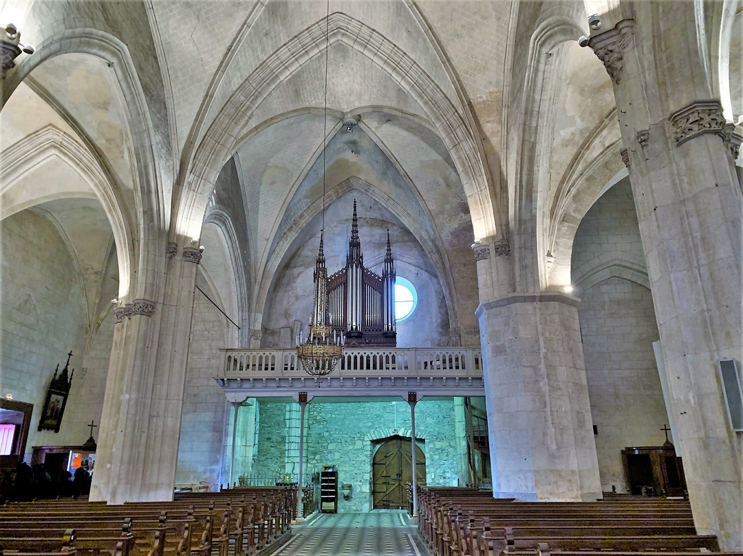 Eglise Saint-Hilaire景点图片