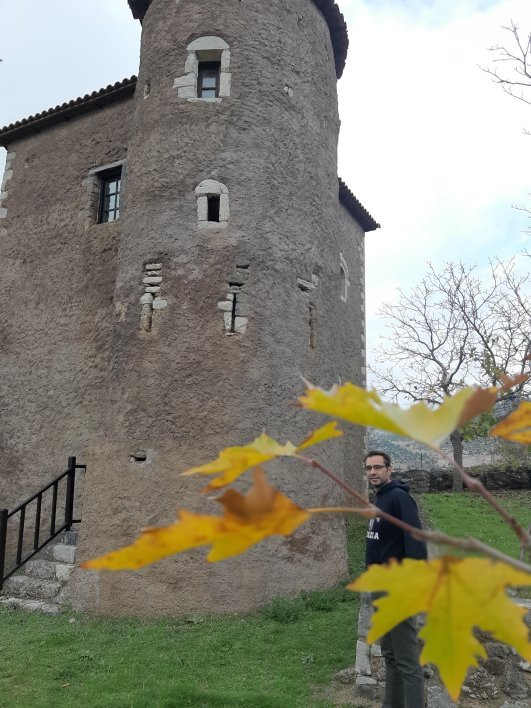 Pyrgos Petzemeon-卡拉夫里塔必去景点