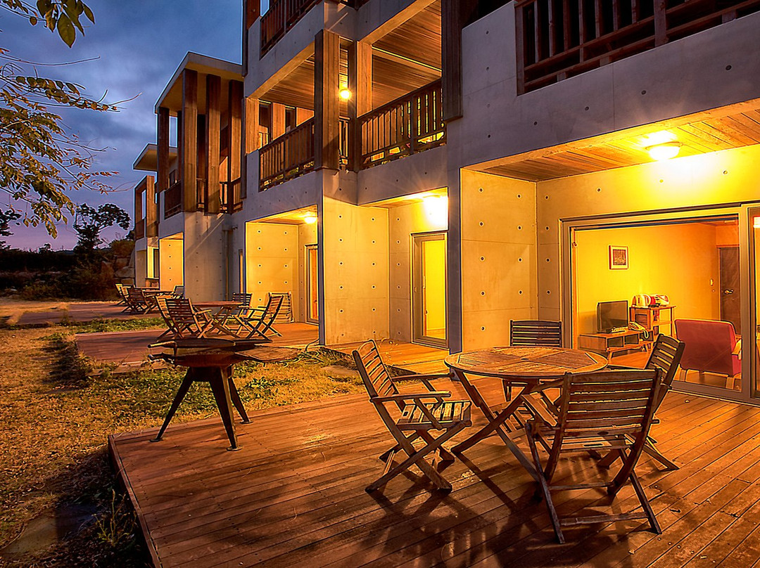 耶菊考套房酒店主图