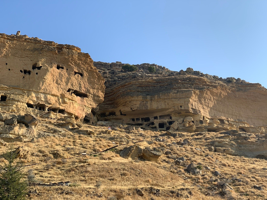 Manazan Caves景点图片