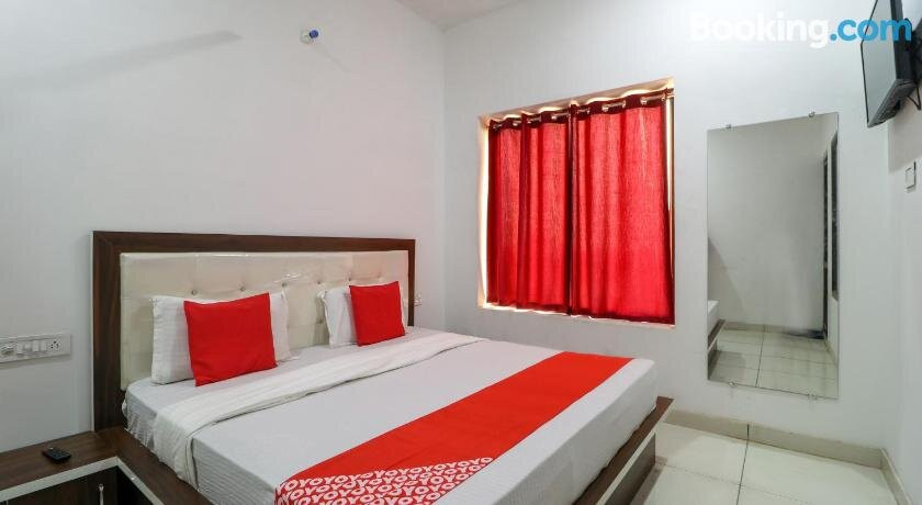 OYO 65320 Hotel Surya