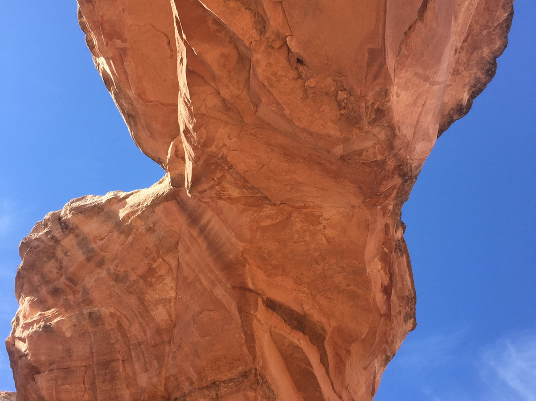 Broken Arch-拱门国家公园必去景点