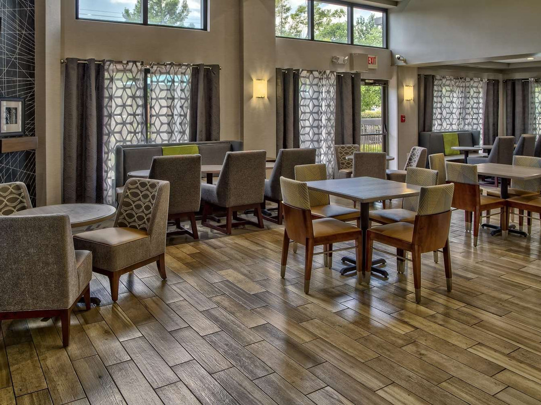 孟菲斯沃夫彻斯商业街廊希尔顿恒庭旅馆&套房酒店主图