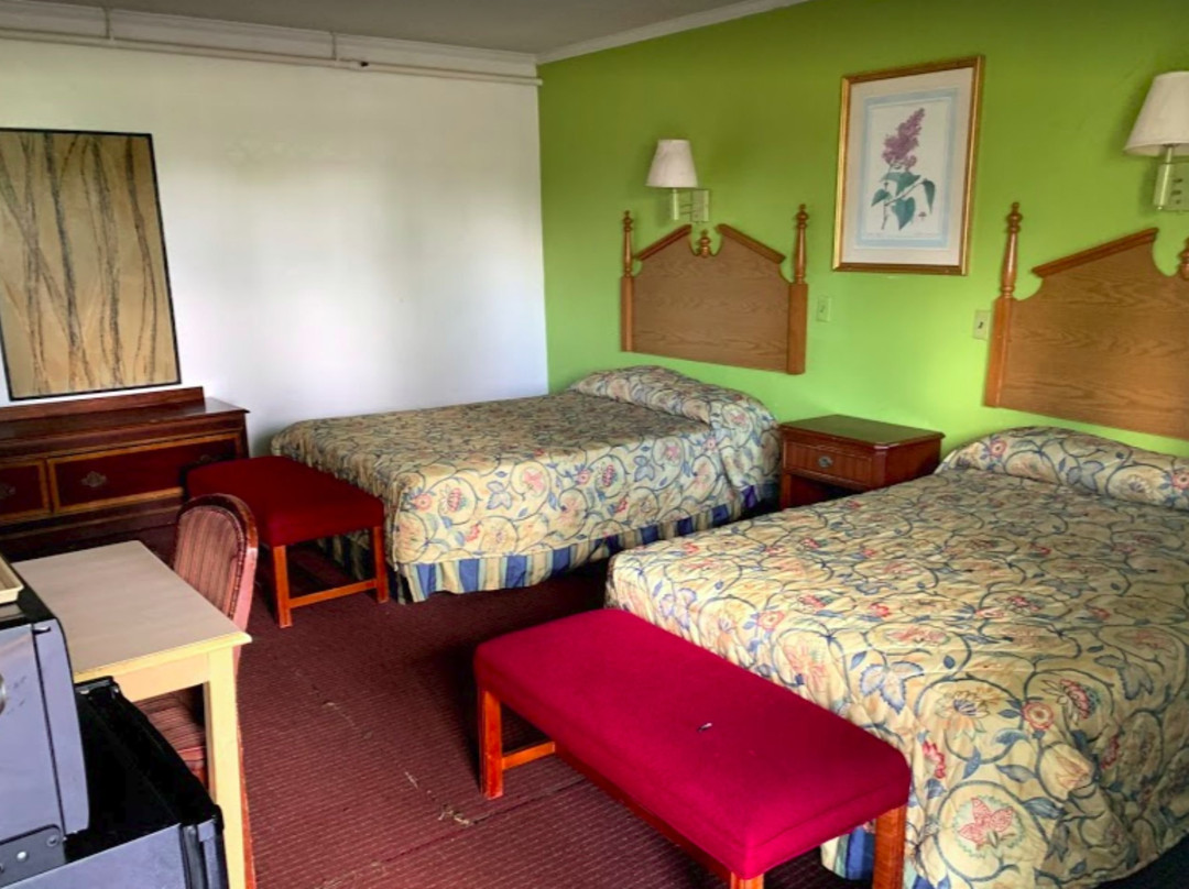 OYO Hotel Greensboro NC Northeast主图