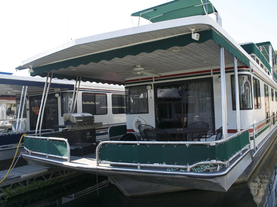 Alligator II Marina-Russell Springs必去景点