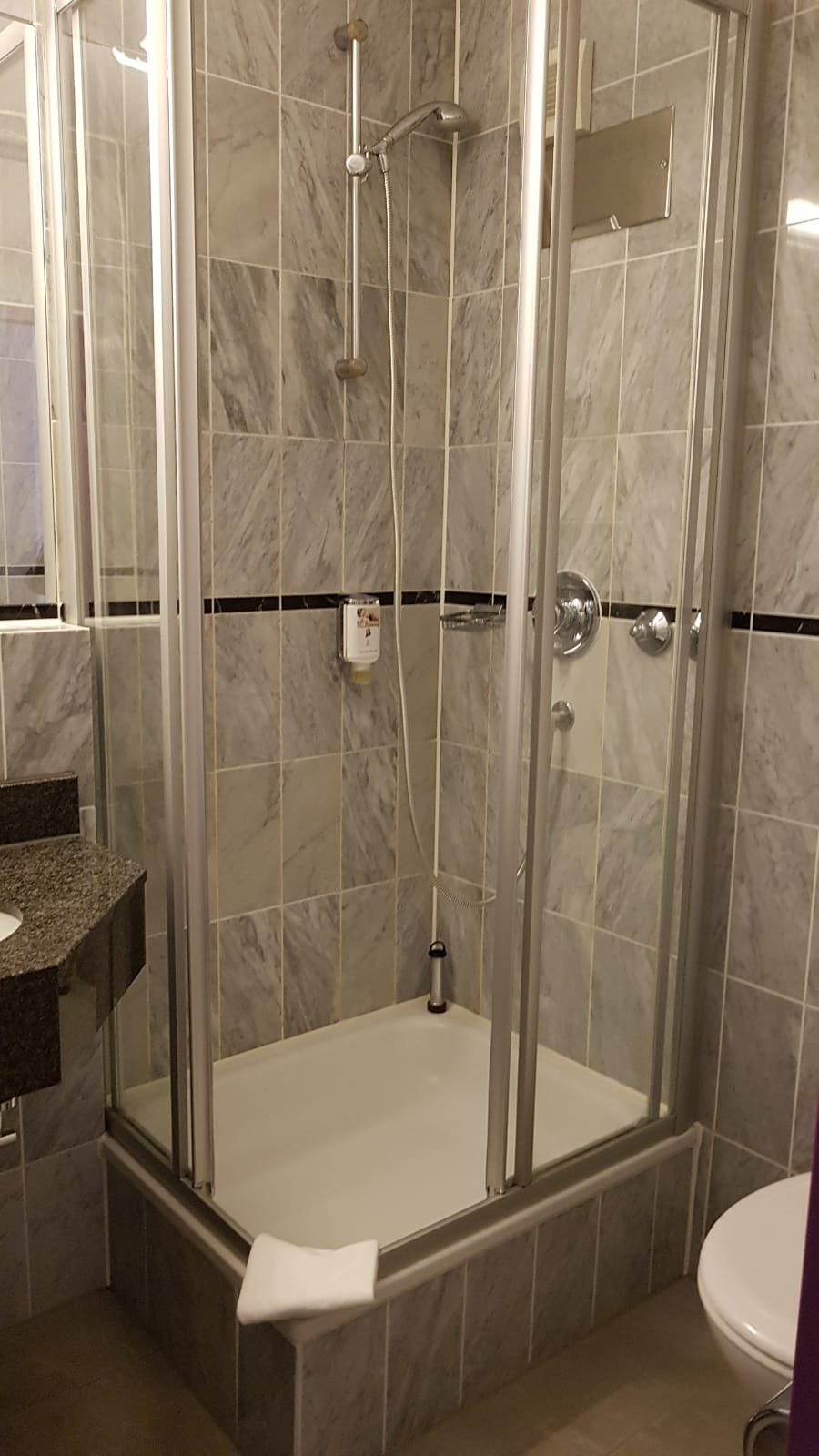 Best Western Plus Hotel Stadtquartier Haan-浴室