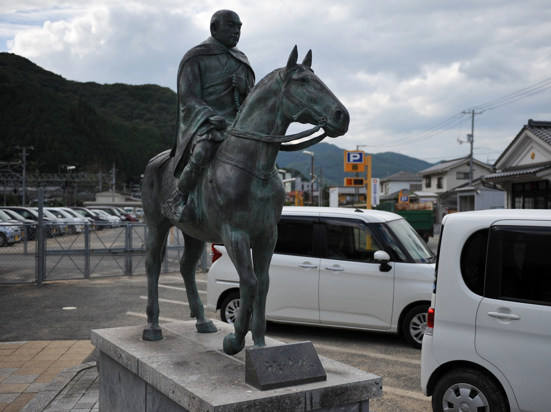 Tamagaki & Yusei Monuments-新见市必去景点