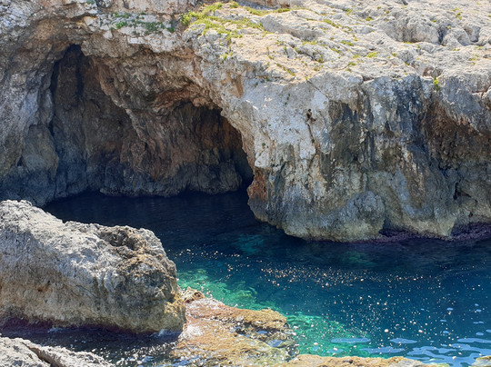Grotta e Cala delle Rondinelle-Tremiti Islands必去景点