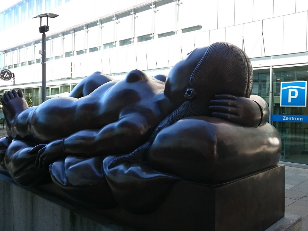 Reclining Woman von Fernando Botero景点图片