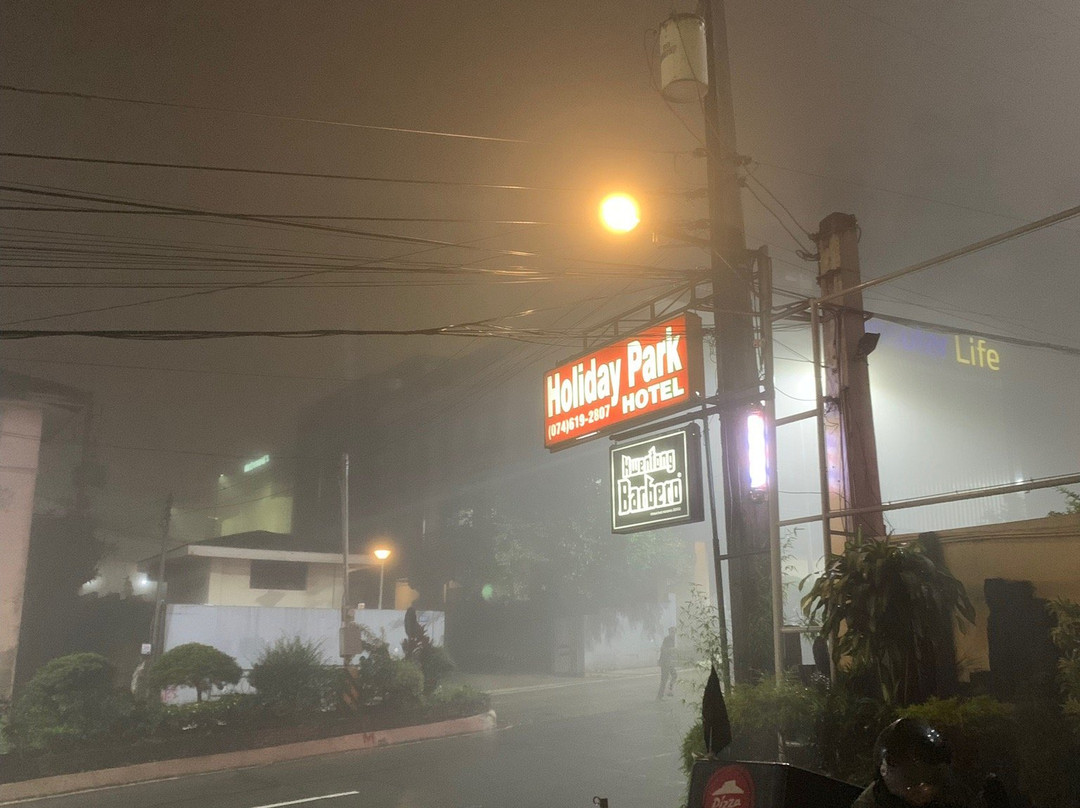 Holiday Park Hotel主图