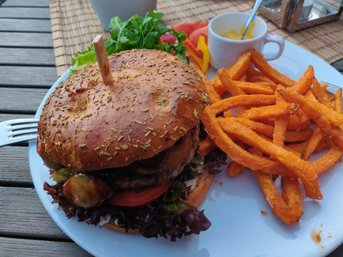 Seelze餐馆和美食-Hafenblick