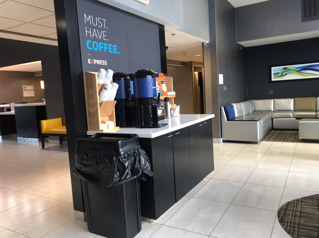 库珀斯敦快捷假日套房酒店主图