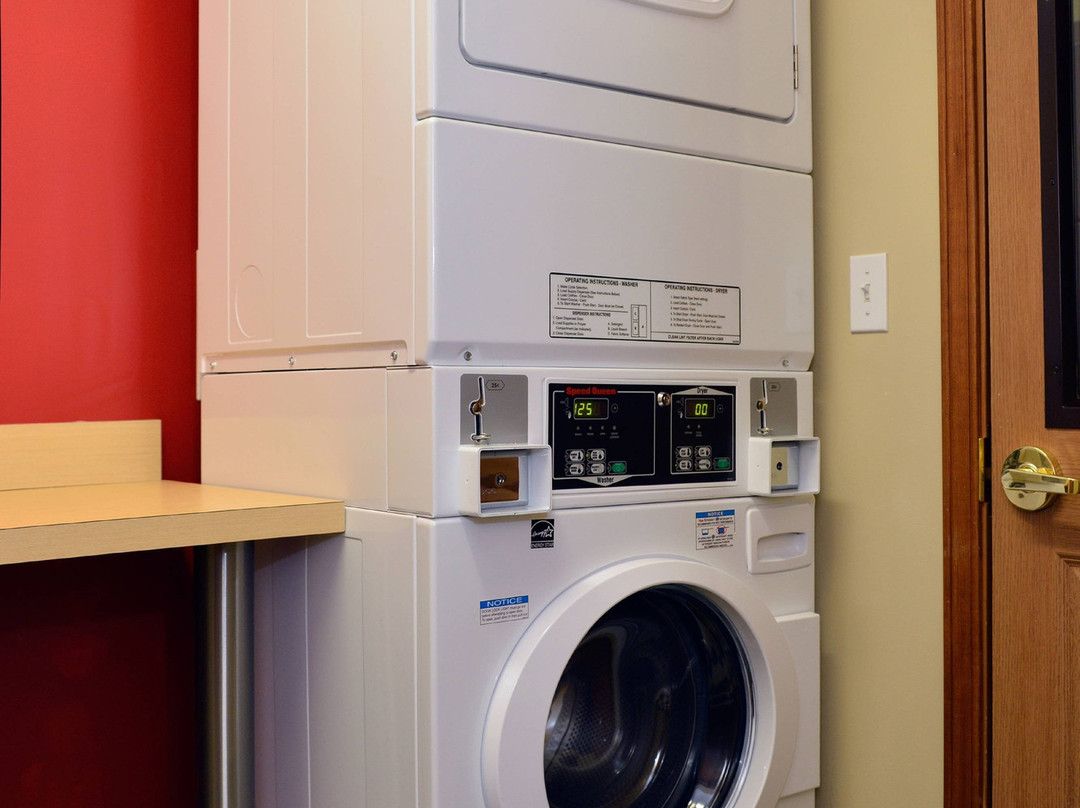 东兰辛万豪广场套房酒店主图