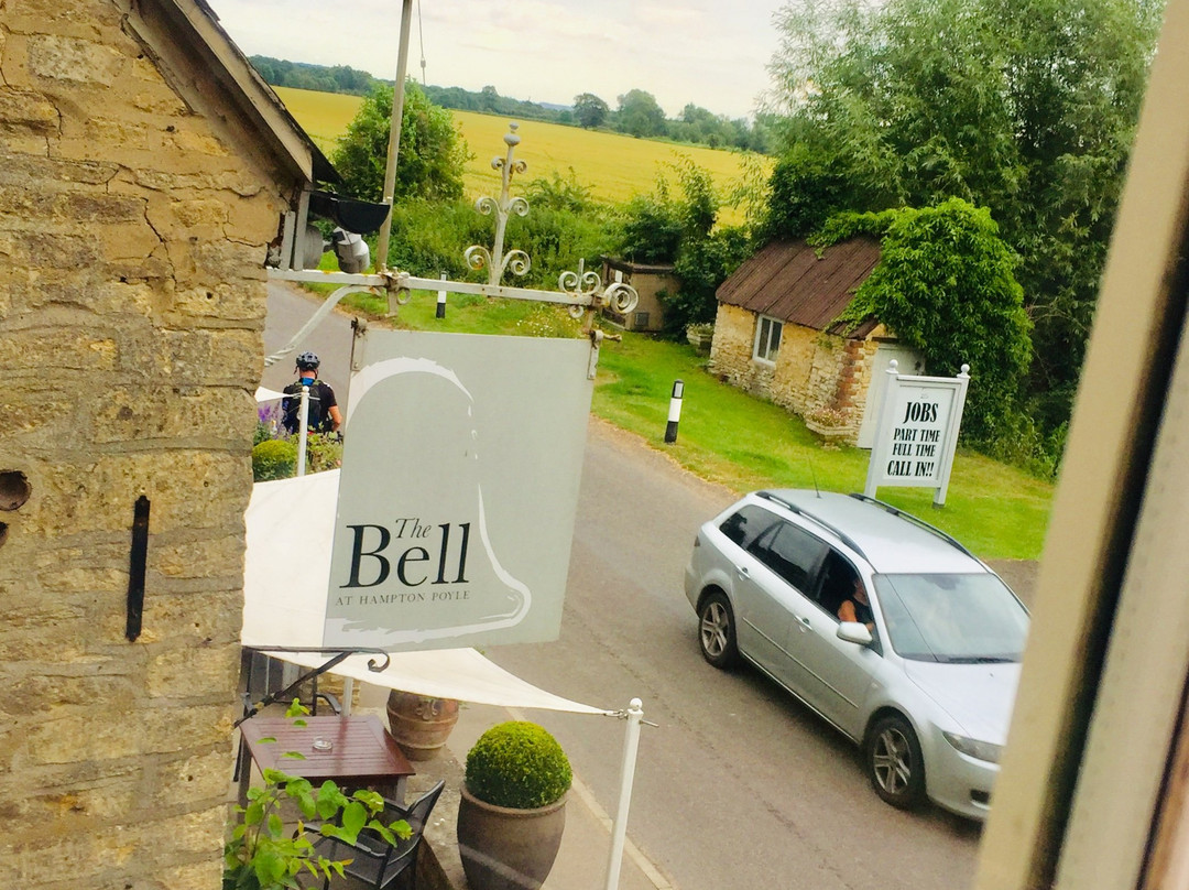 The Bell at Hampton Poyle主图