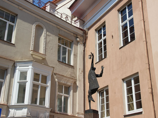 Lamplighter statue-维尔纽斯必去景点