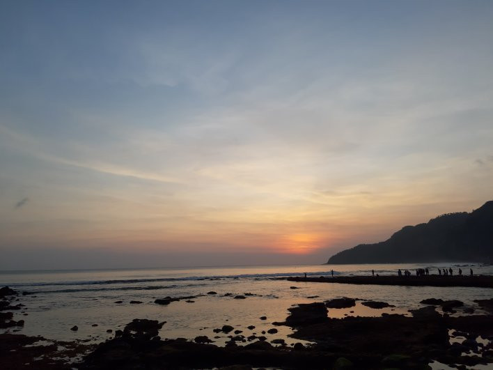 Menganti Beach景点图片