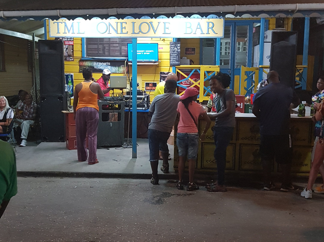 TML One Love Bar-Holetown必去景点
