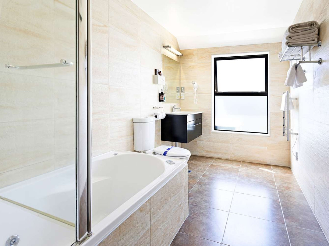 亚历山大品质套房酒店主图