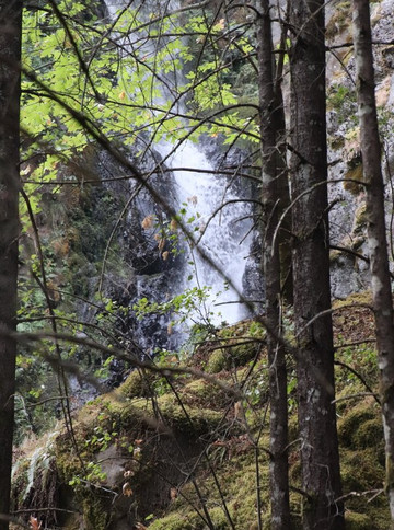 Hole-in-the-Wall Falls-Cascade Locks必去景点
