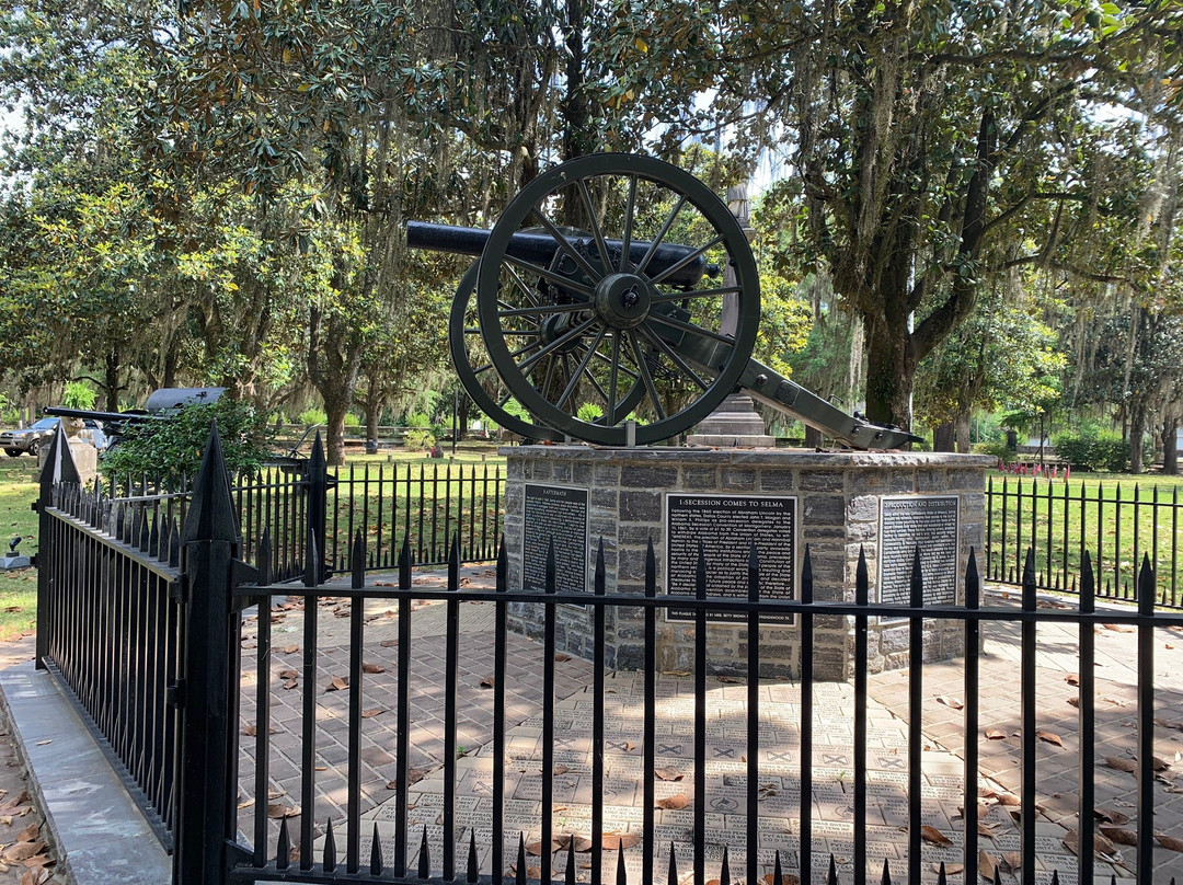 Old Live Oak Cemetery景点图片