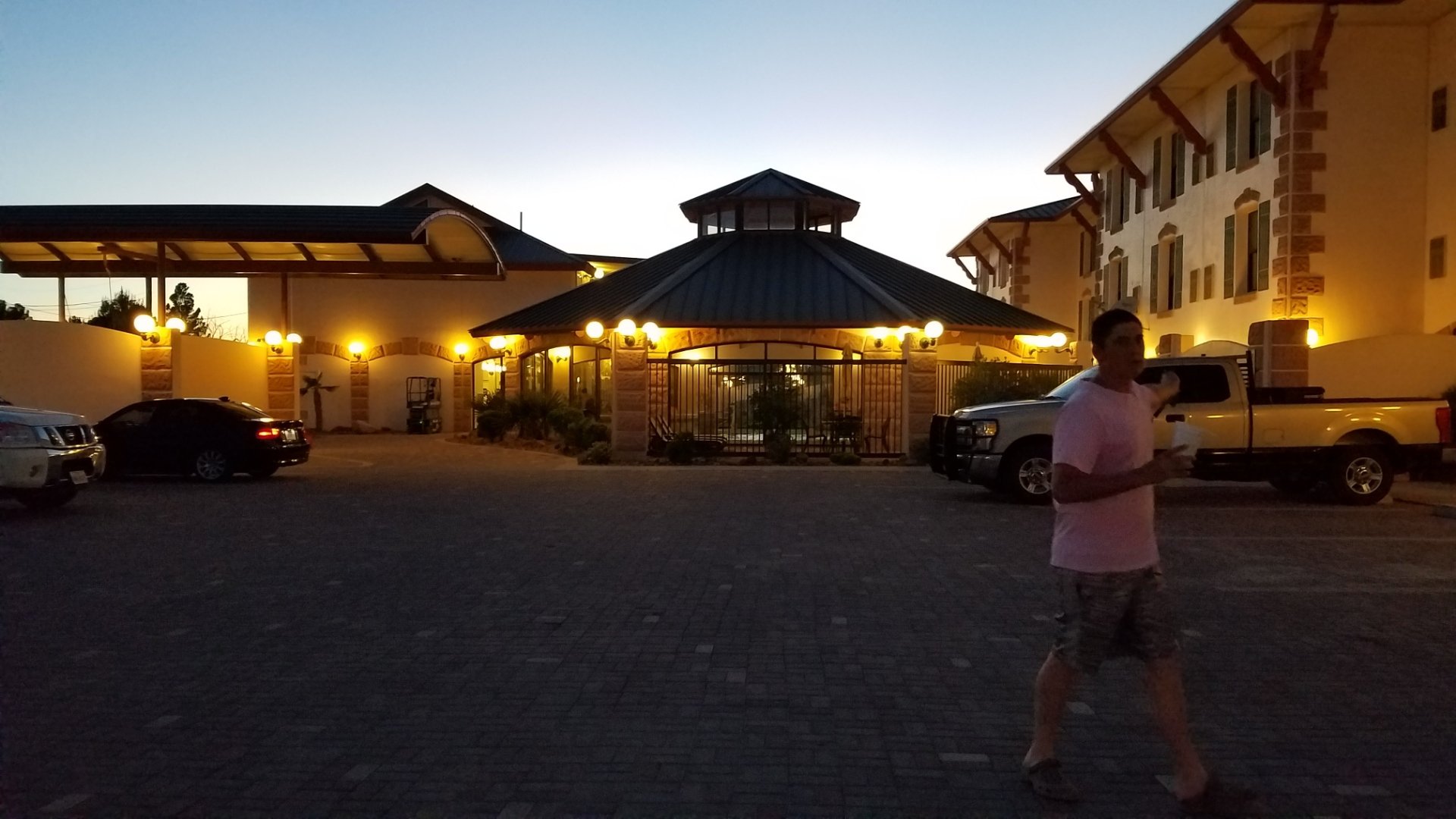 Best Western Plus Swiss Chalet Hotel & Suites-泳池