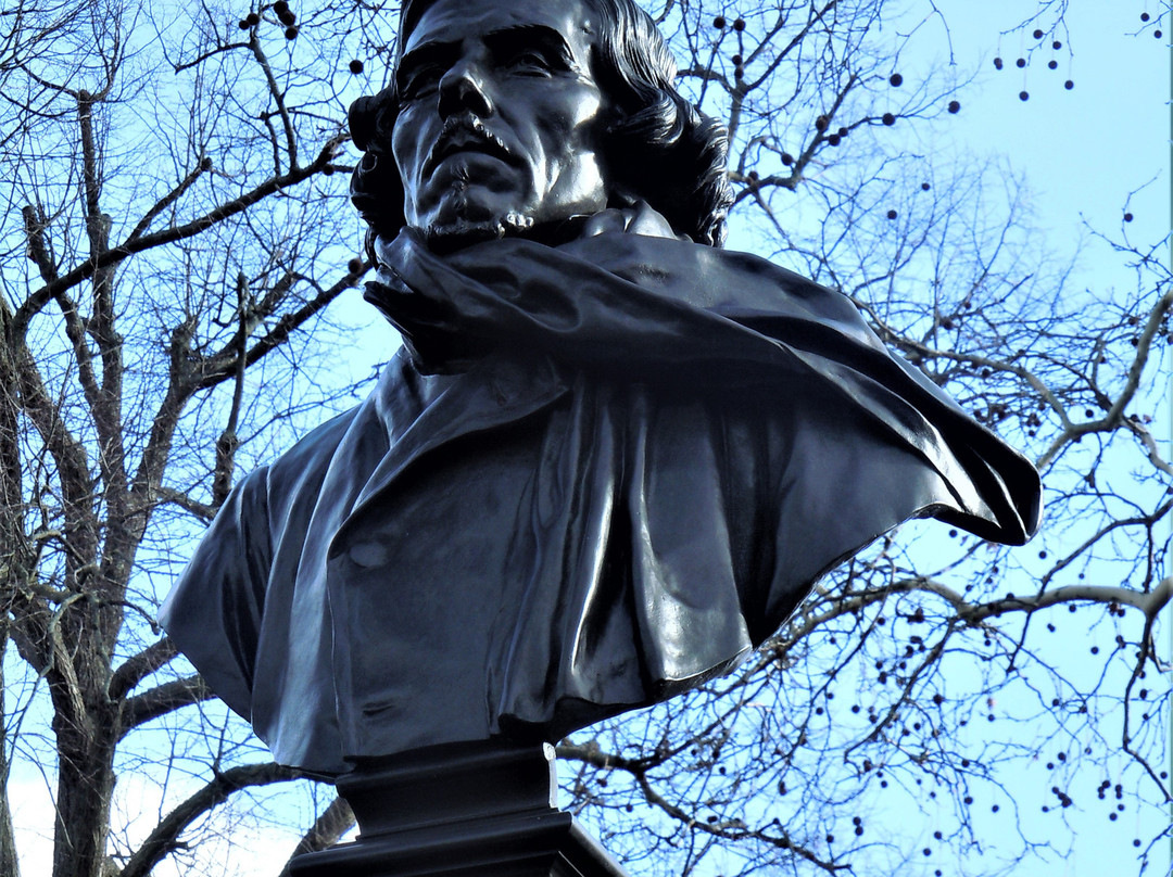 Monument en Hommage a Eugene Delacroix景点图片