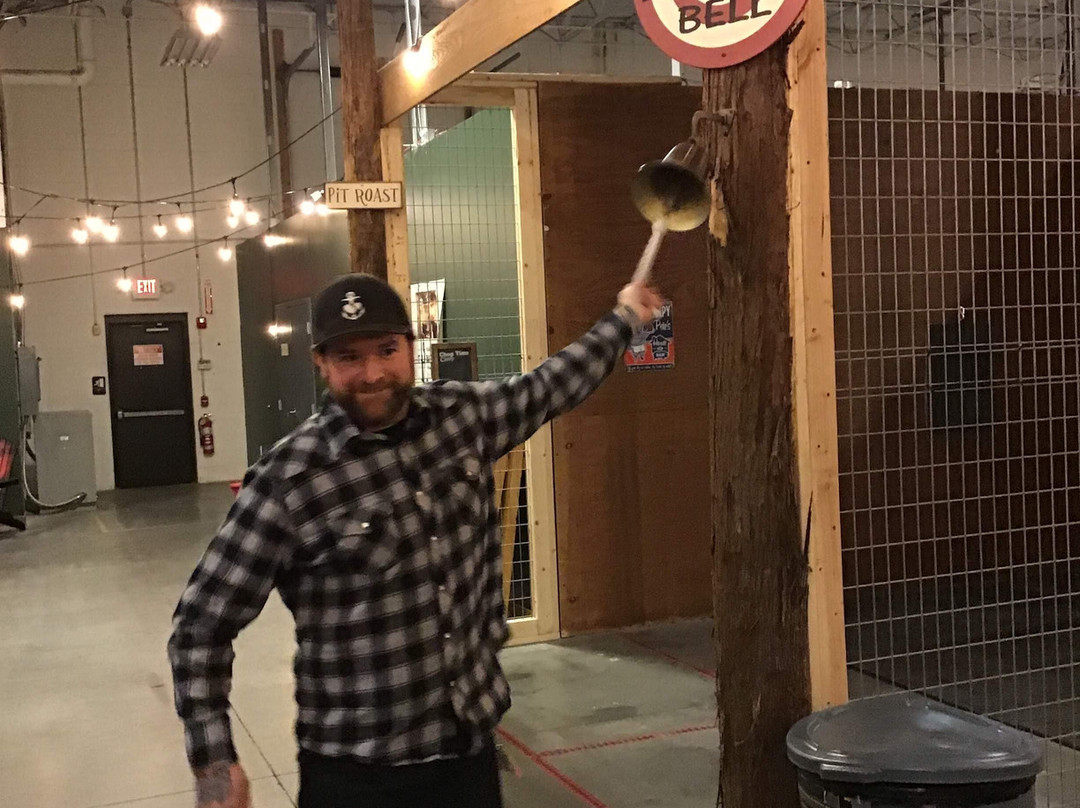 Stumpy's Hatchet House Bucks County - Axe Throwing-Bristol必去景点