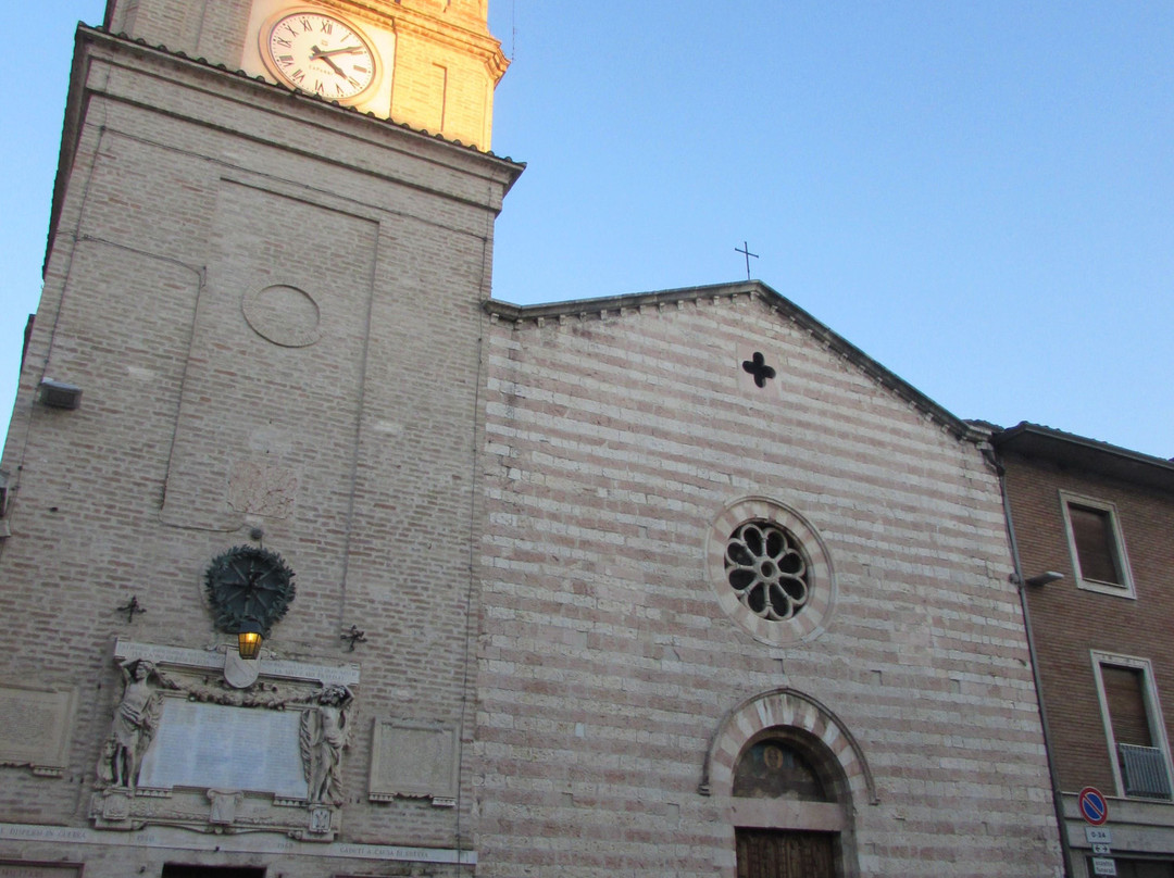 Chiesa Collegiata di Santa Croce-巴斯蒂亚温布拉必去景点
