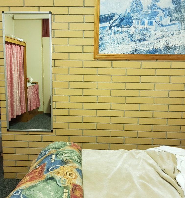 金链高塔汽车旅馆主图