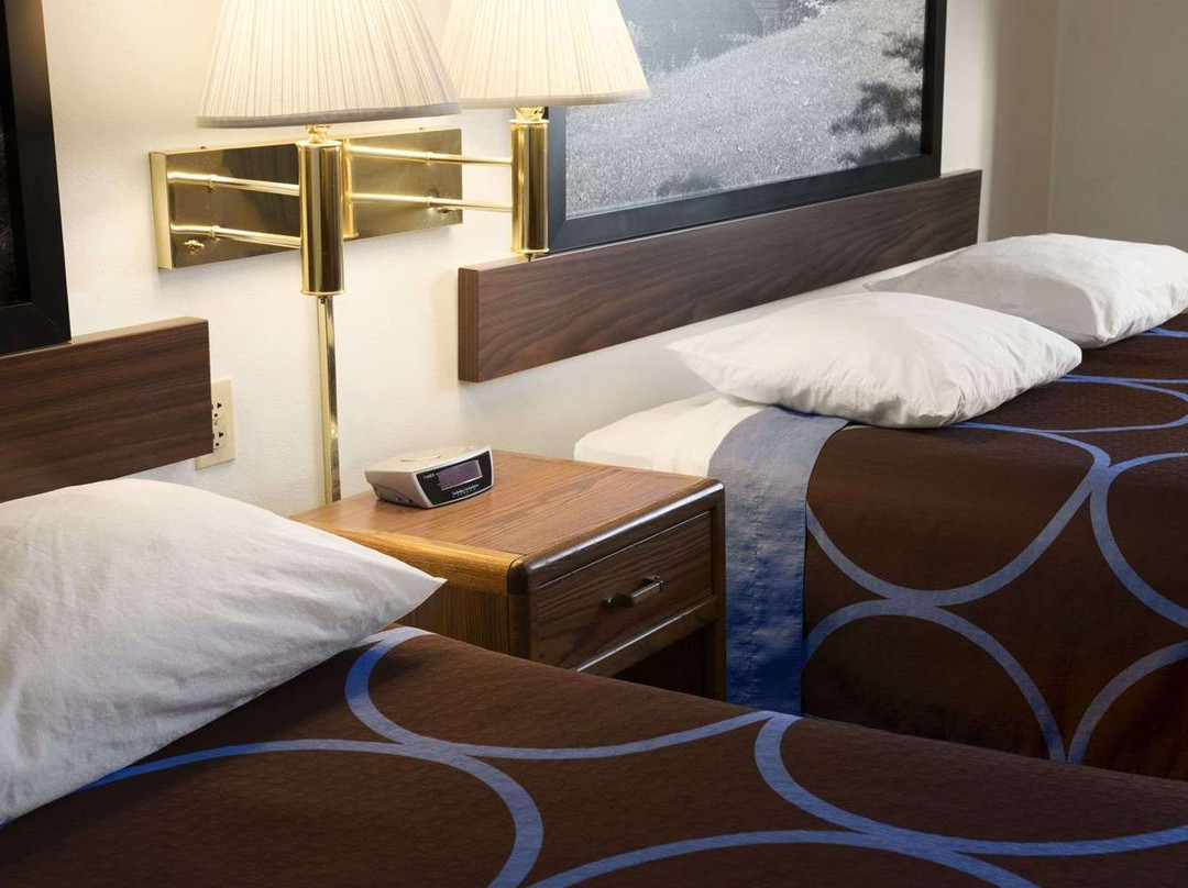 Super 8 by Wyndham Danville主图