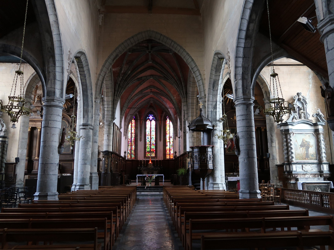 Église St Pierre-Solre-le-Chateau必去景点